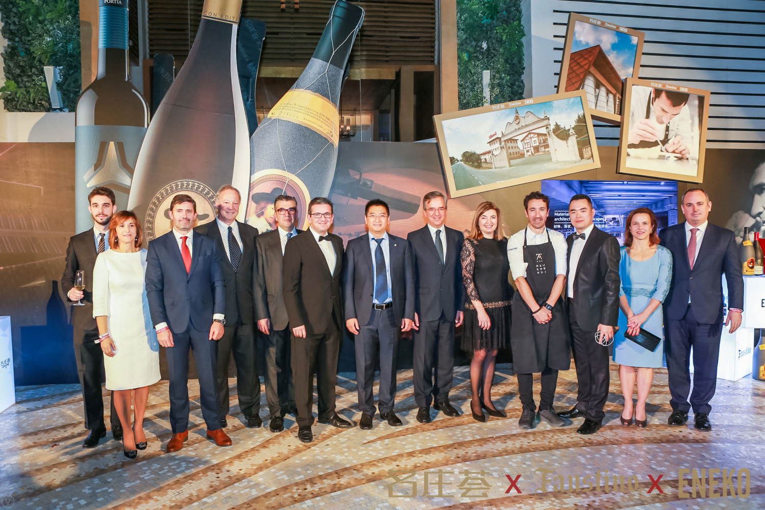 Lourdes Martínez Zabala (Consejera Grupo Faustino), Francisco Honrubia (CEO Grupo Faustino), Luis Qiu (Area Manager China), Sr. Castle Li (General Manager for COFCO Wine & Wine),  y Eneko Atxa junto a algunos de los invitados al evento.