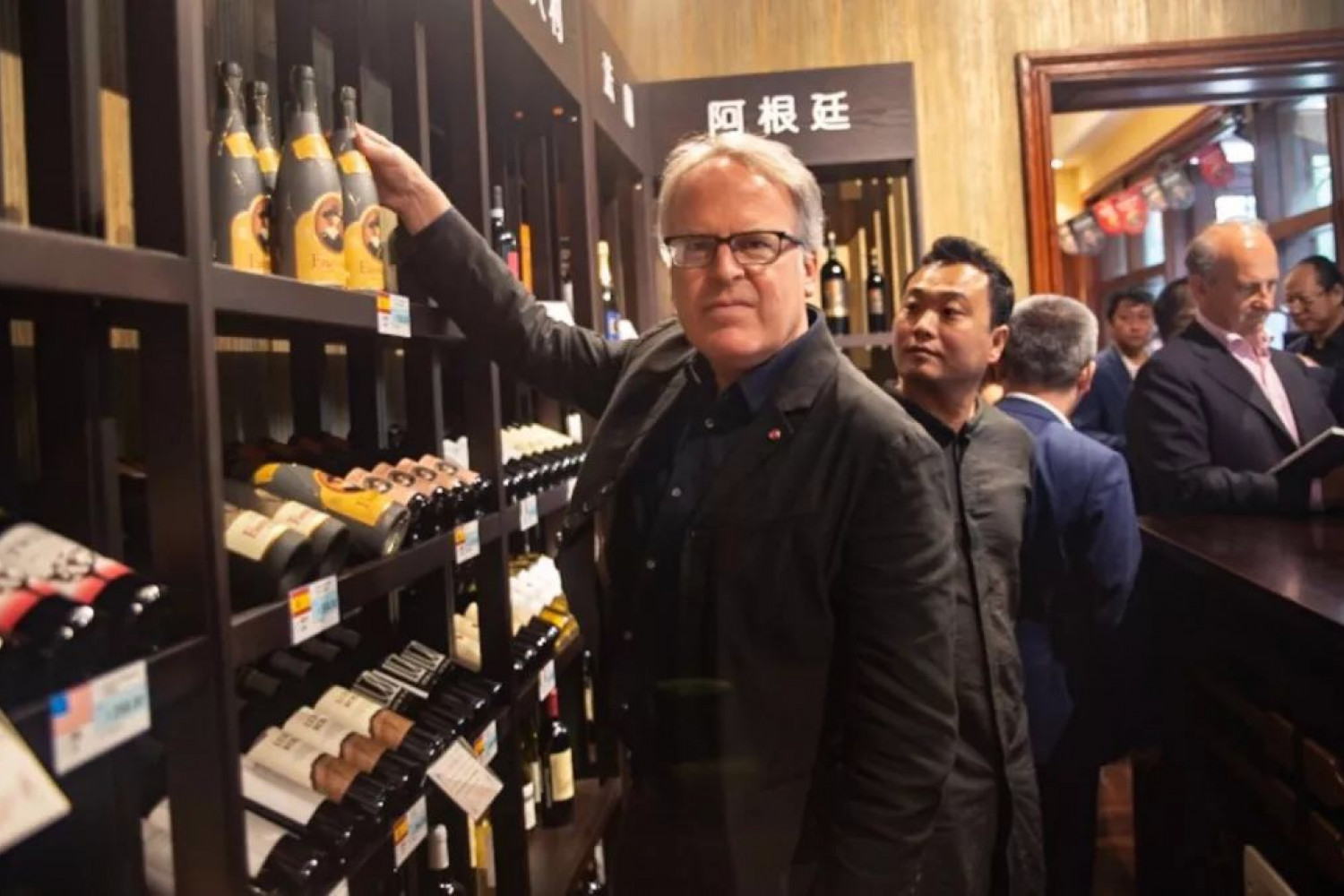 James Suckling durante su participación en “Great Wine Hall” organizado por Cofco Wine and Wine y James Suckling en China.