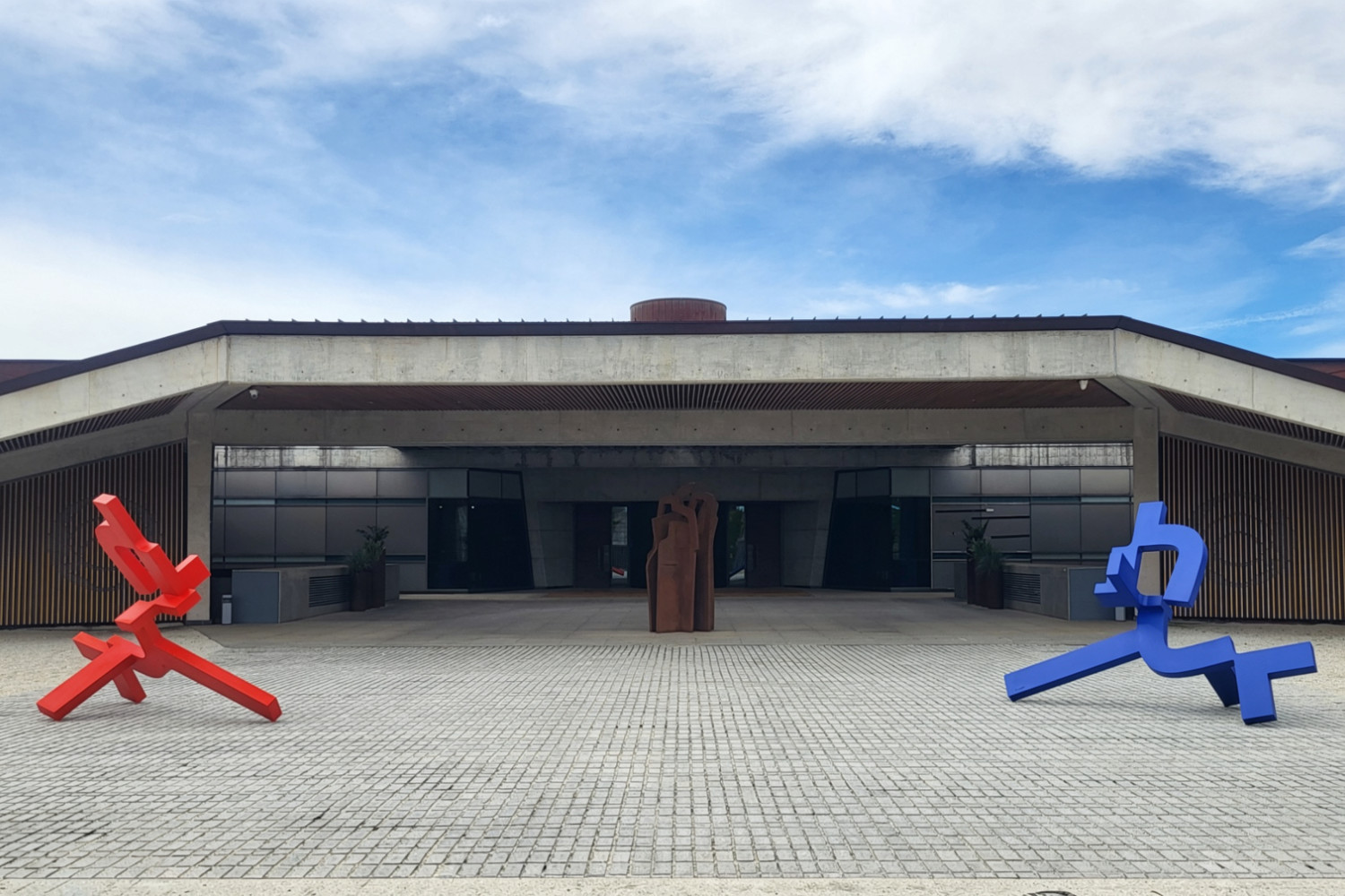 Familia Martínez Zabala impulsa su apuesta cultural con las exposiciones de Carlos Albert y Marcos Tamargo