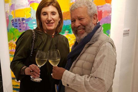Willy Ramos con Lourdes Martínez Zabala durante la inauguración de la exposición en la galería David Bardía.